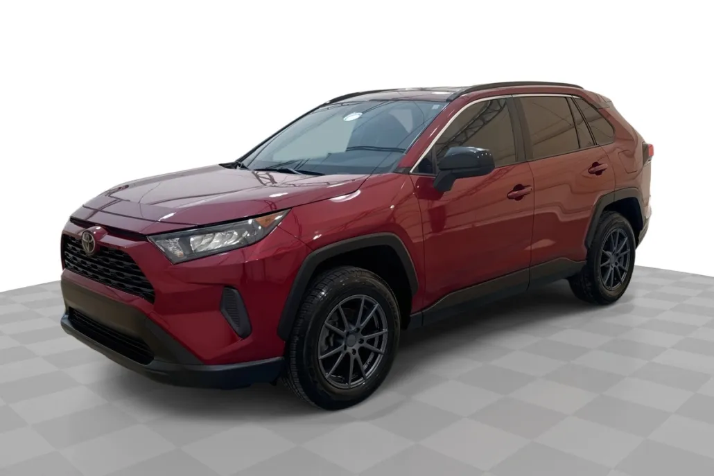 2021 Toyota RAV4 LE photo 1