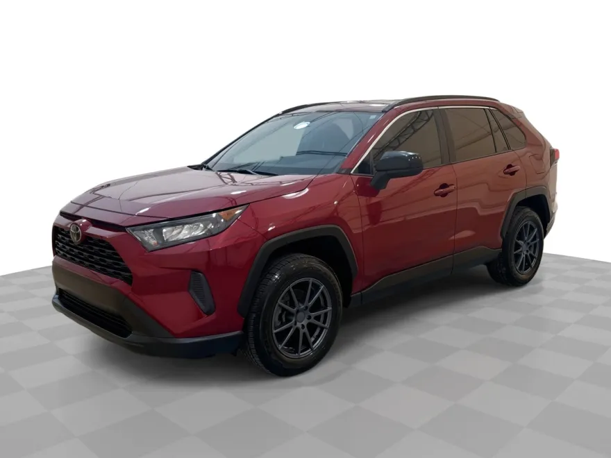 2021 Toyota RAV4 LE photo 1