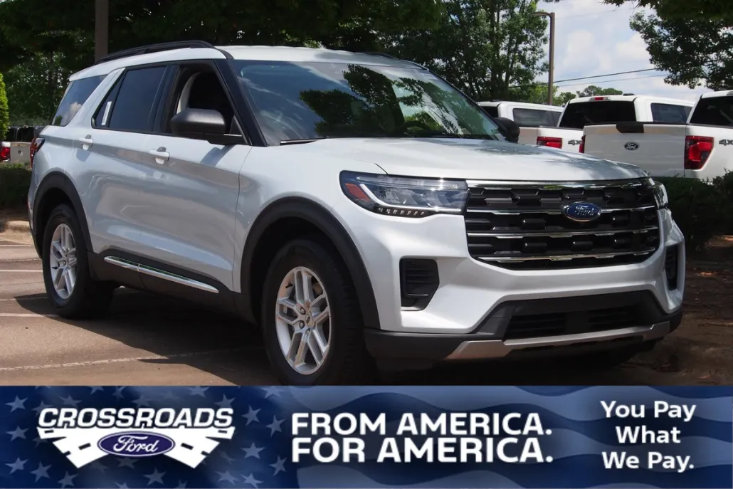 2025 Ford Explorer photo 1