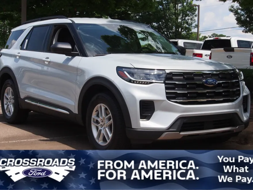 2025 Ford Explorer photo 1