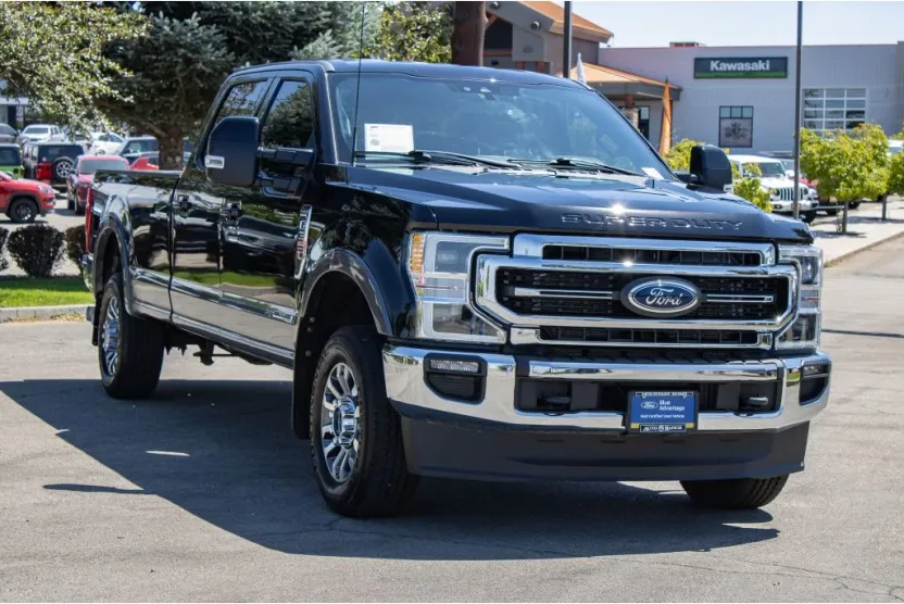 2022 Ford F-350 Lariat photo 1