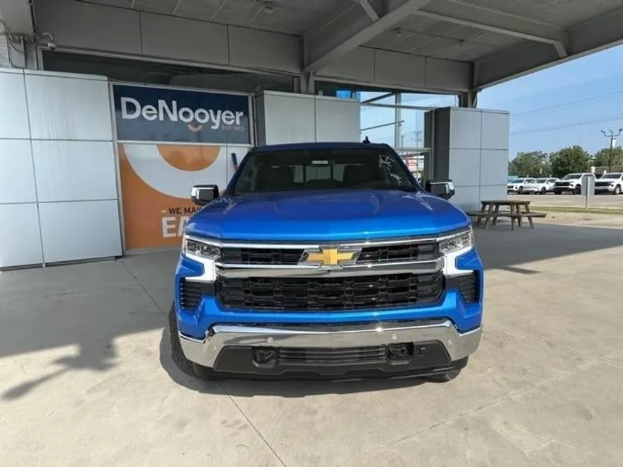 2026 Chevrolet Silverado 1500 LT photo 1