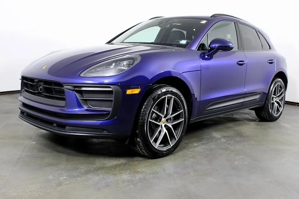 2025 Porsche Macan T photo 1