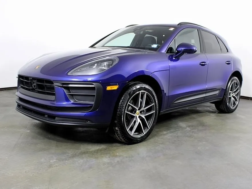 2025 Porsche Macan T photo 1