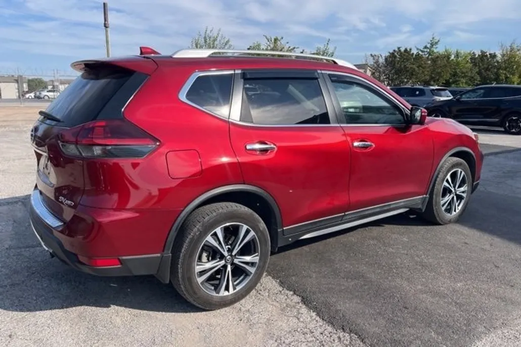 2019 Nissan Rogue SV photo 1