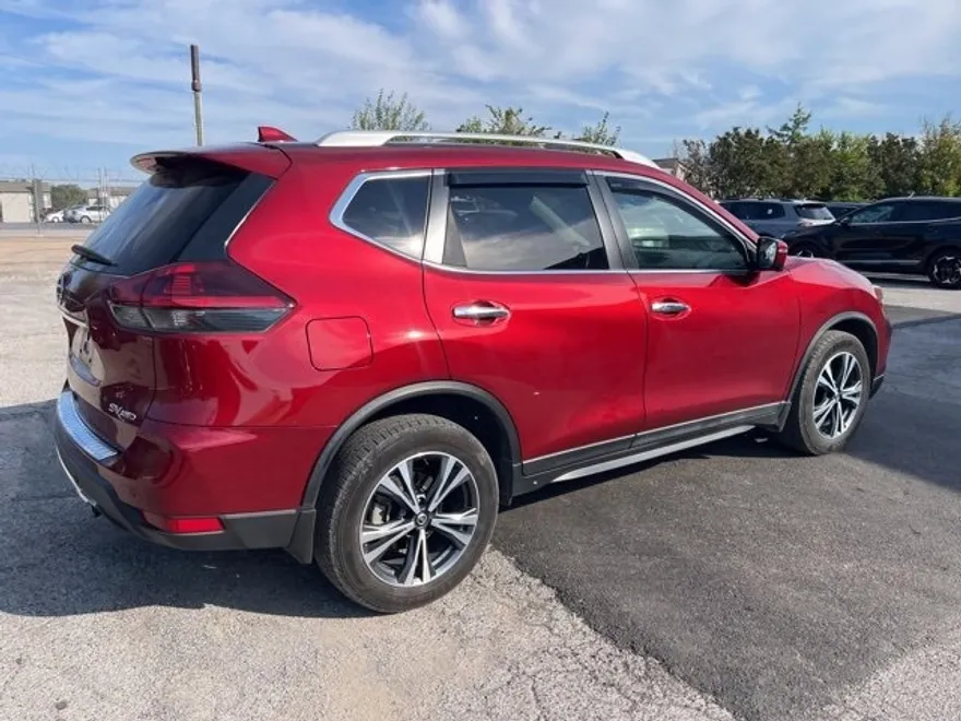2019 Nissan Rogue SV photo 1