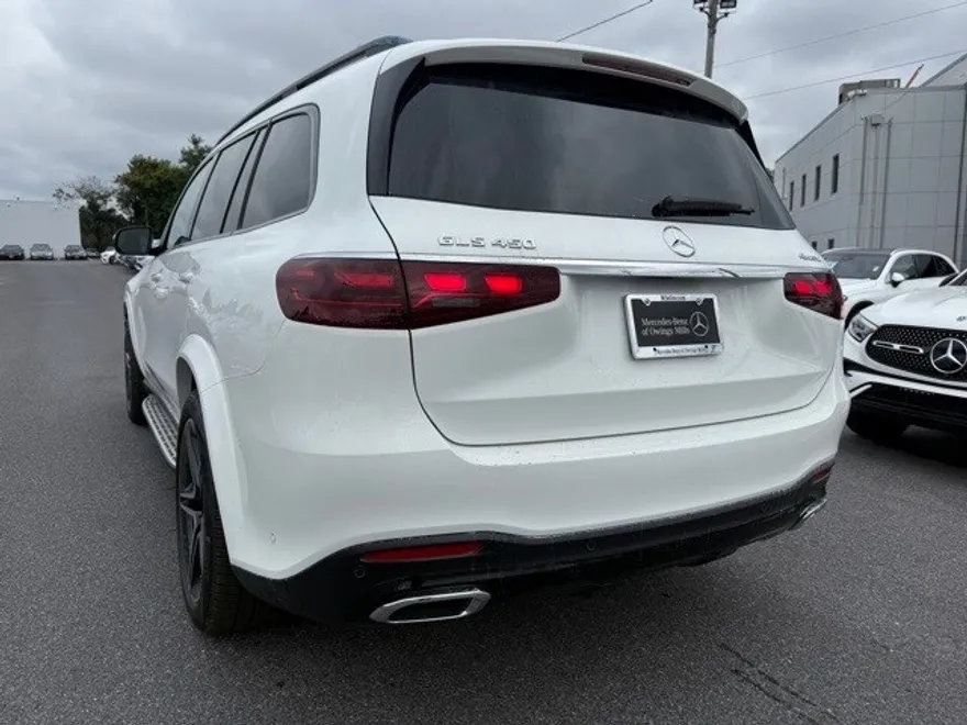 2026 Mercedes Benz GLS 450 4MATIC photo 1