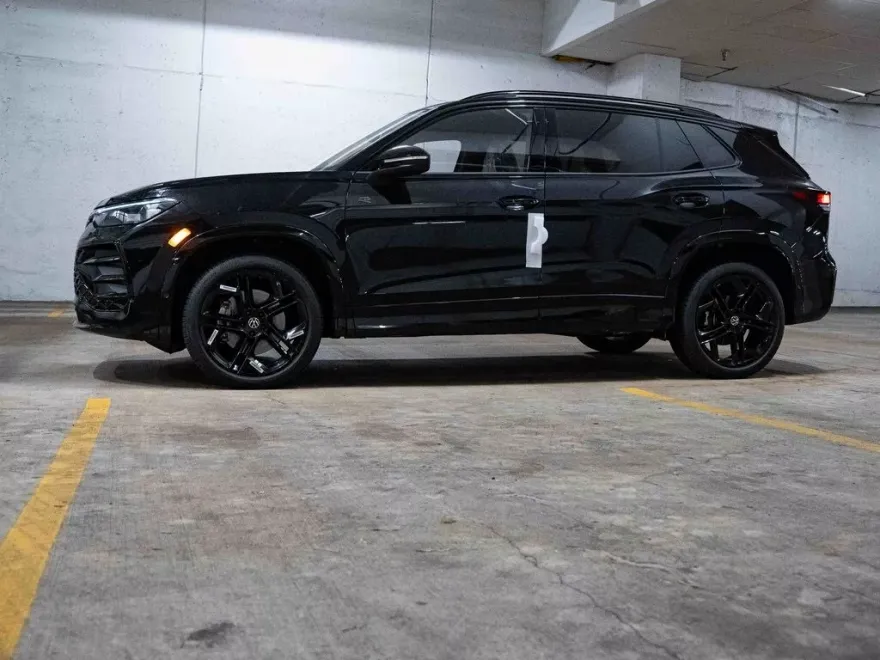 2025 Volkswagen Tiguan SE R-Line Black photo 1