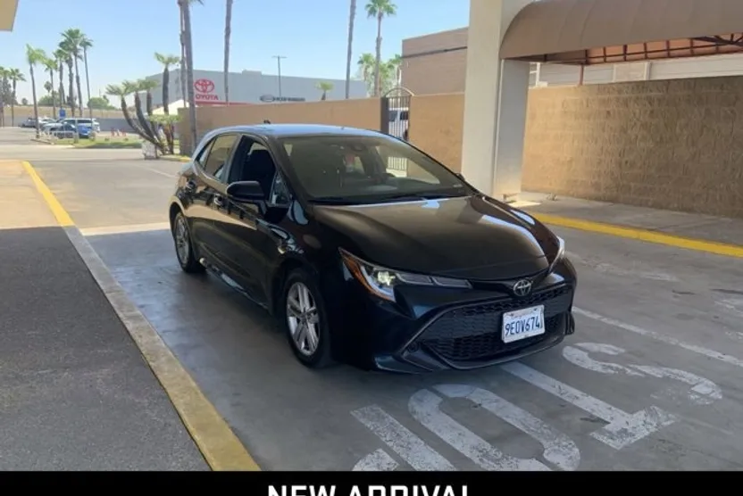 2021 Toyota Corolla SE photo 1
