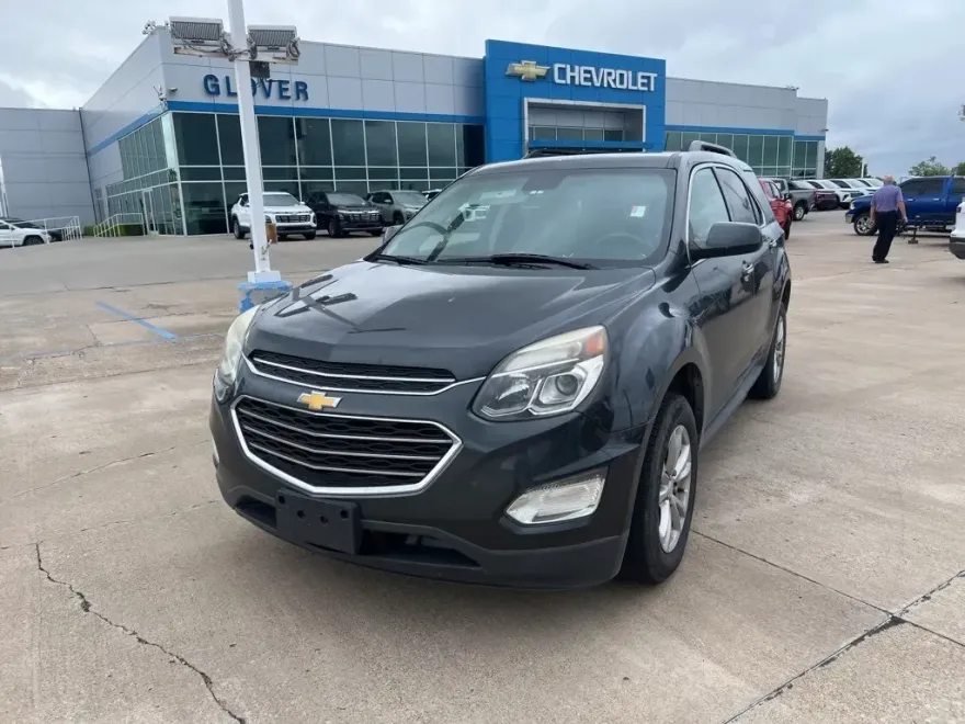 2017 Chevrolet Equinox LT photo 1