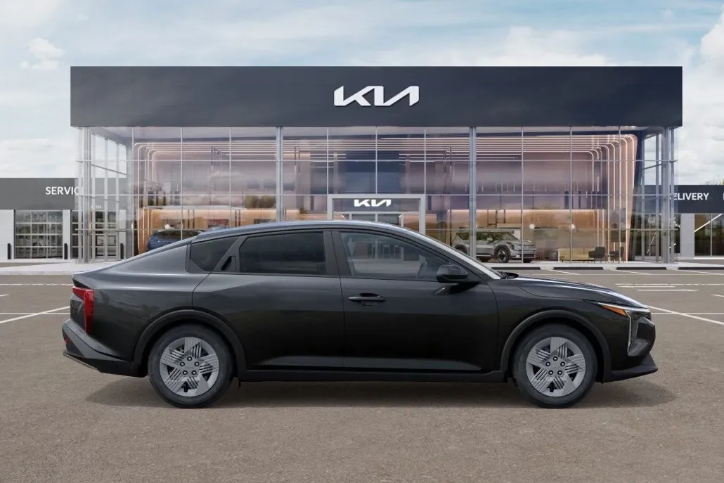 2025 Kia K4 LX photo 1