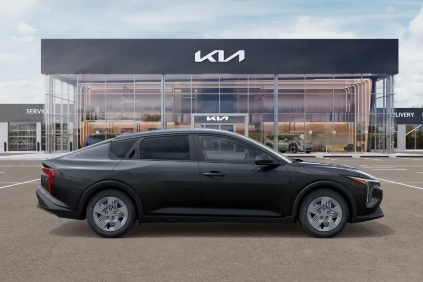 2025 Kia K4 LX photo 1