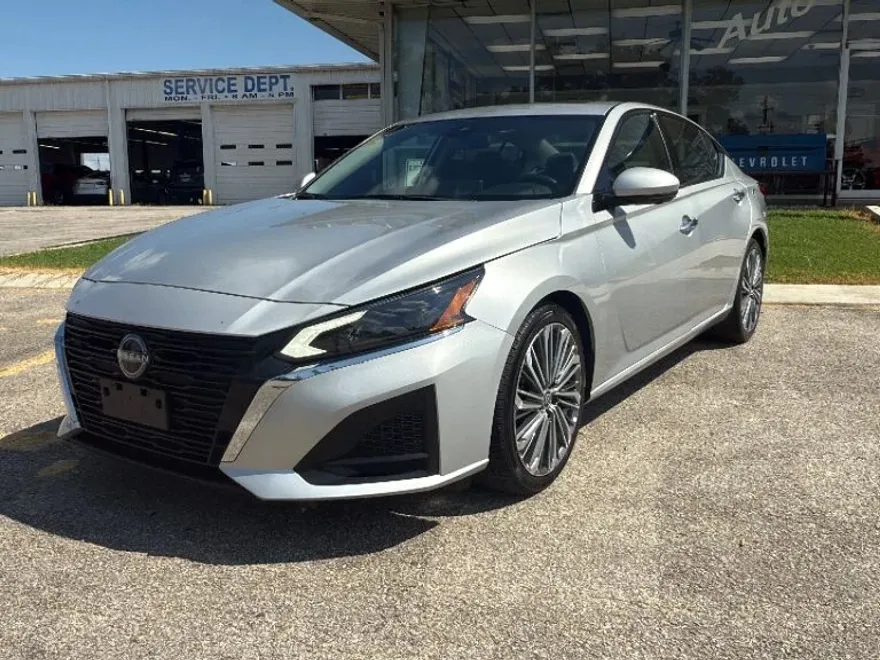 2023 Nissan Altima 2.5 SL photo 1
