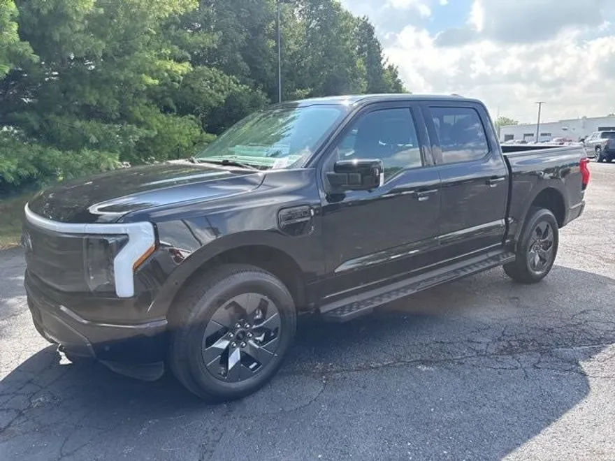 2022 Ford F-150 Lightning Lariat photo 1