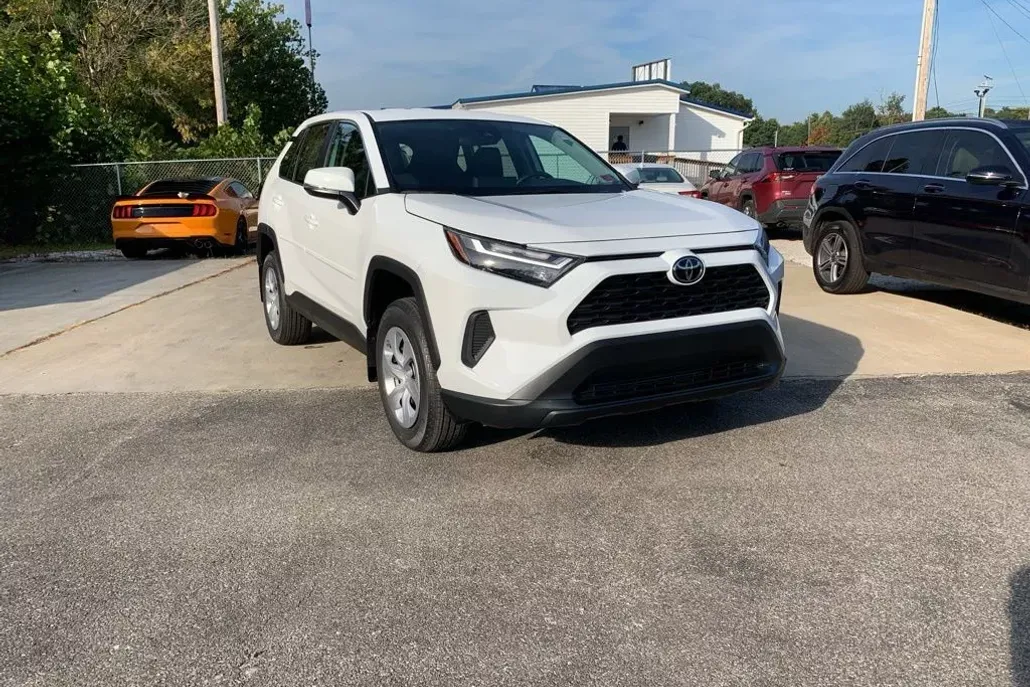2025 Toyota RAV4 LE photo 1