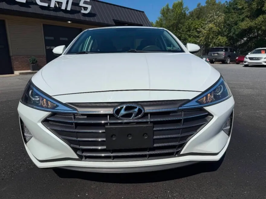 2019 Hyundai Elantra SE photo 1