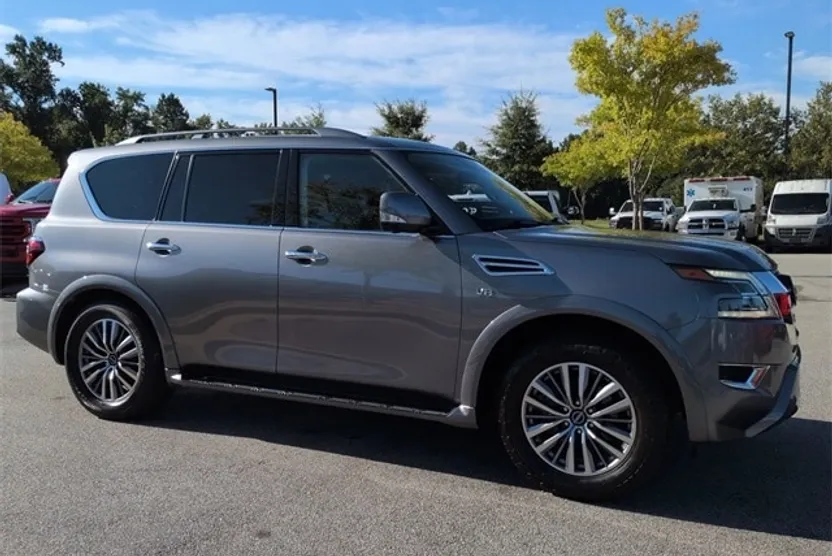 2022 Nissan Armada SL photo 1