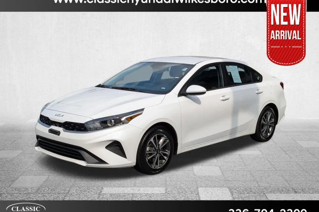 2023 Kia Forte LXS photo 1