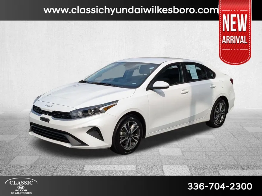 2023 Kia Forte LXS photo 1