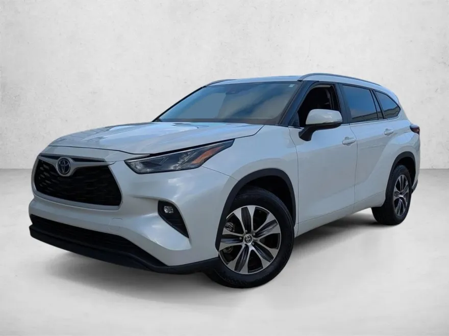 2024 Toyota Highlander XLE photo 1