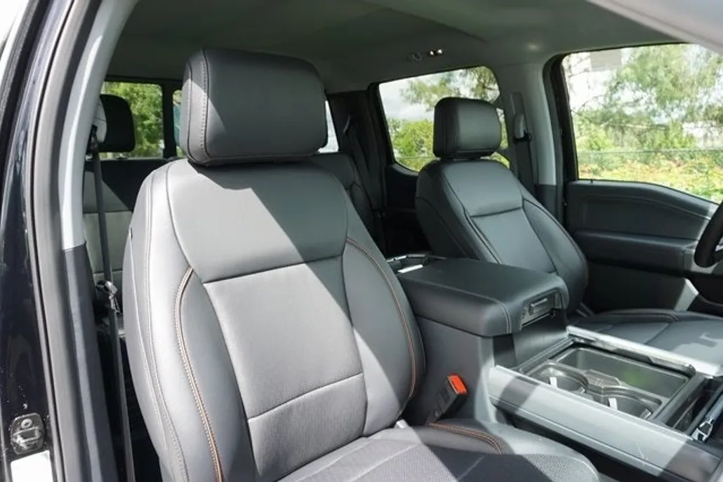 2025 Ford F-350 Lariat photo 1