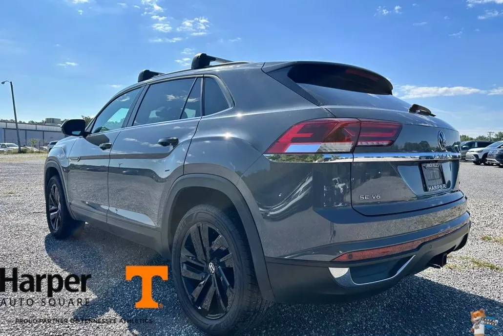 2022 Volkswagen Atlas Cross Sport V6 SE Technology photo 1