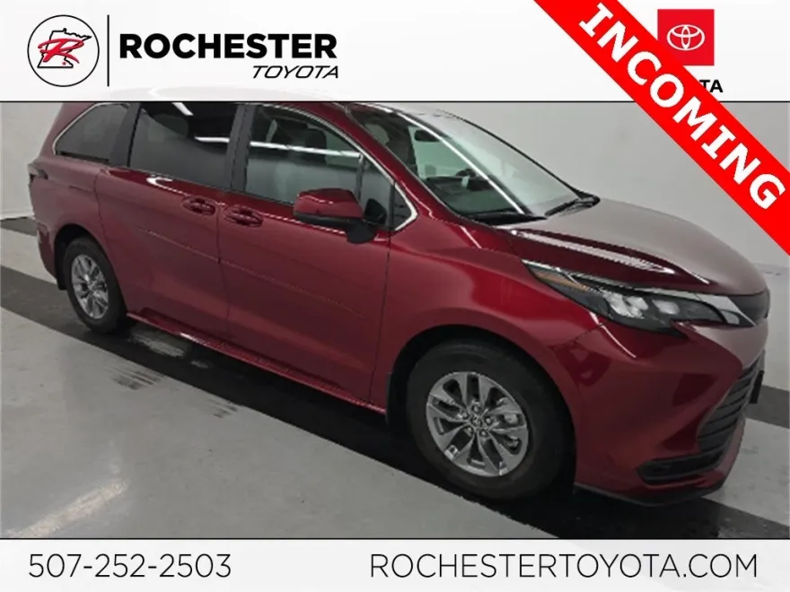 2025 Toyota Sienna LE photo 1