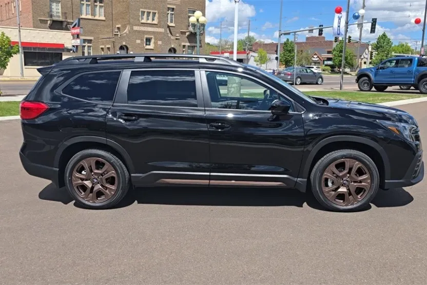 2025 Subaru Ascent Limited photo 1