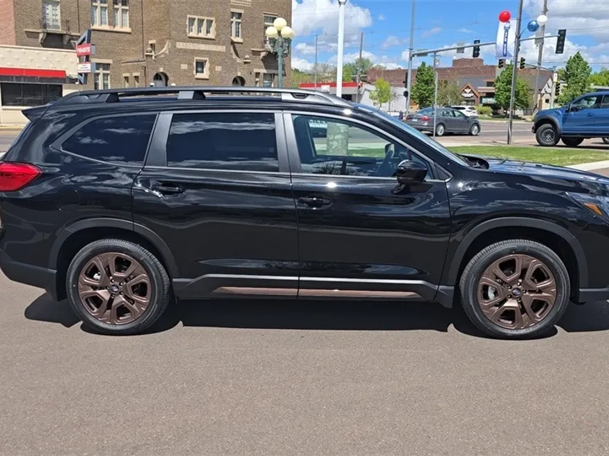 2025 Subaru Ascent Limited photo 1