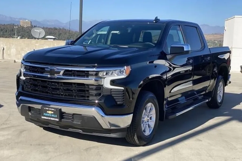 2026 Chevrolet Silverado 1500 LT photo 1
