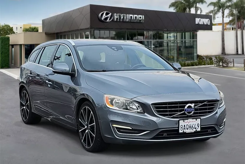 2017 Volvo V60 T5 Premier photo 1