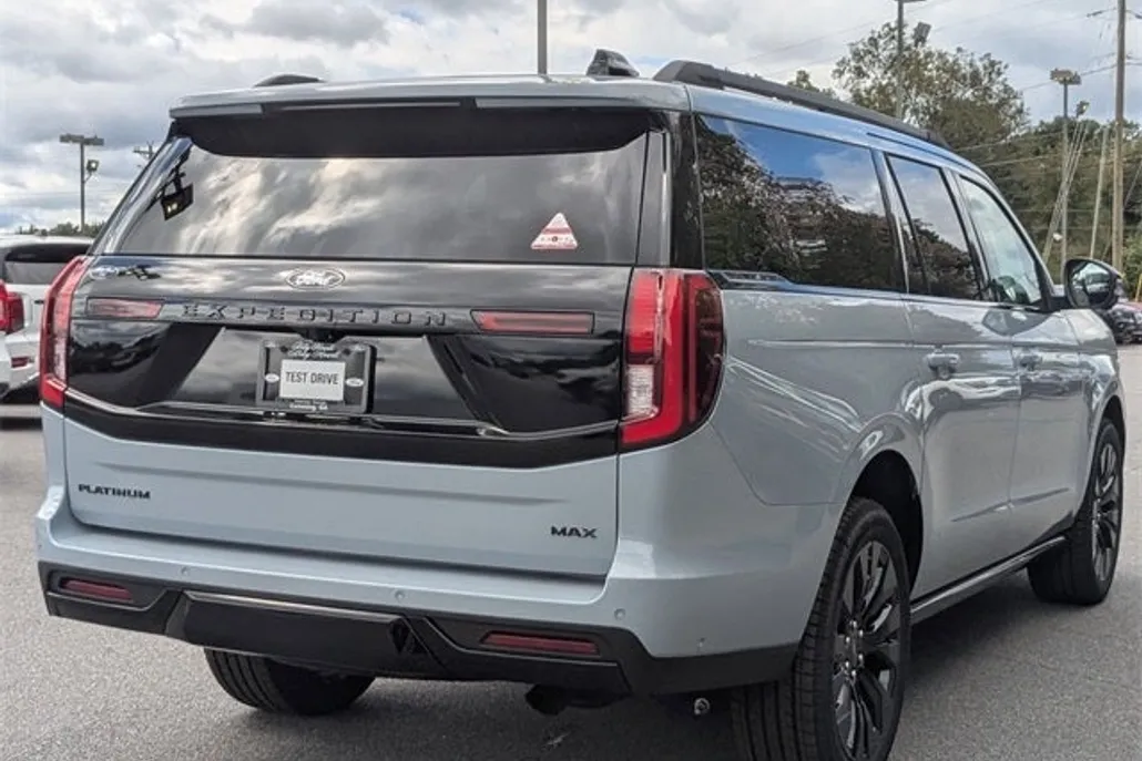 2025 Ford Expedition MAX Platinum photo 1