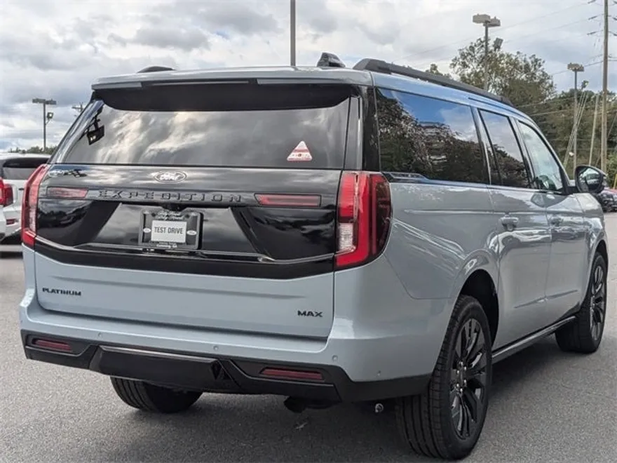 2025 Ford Expedition MAX Platinum photo 1