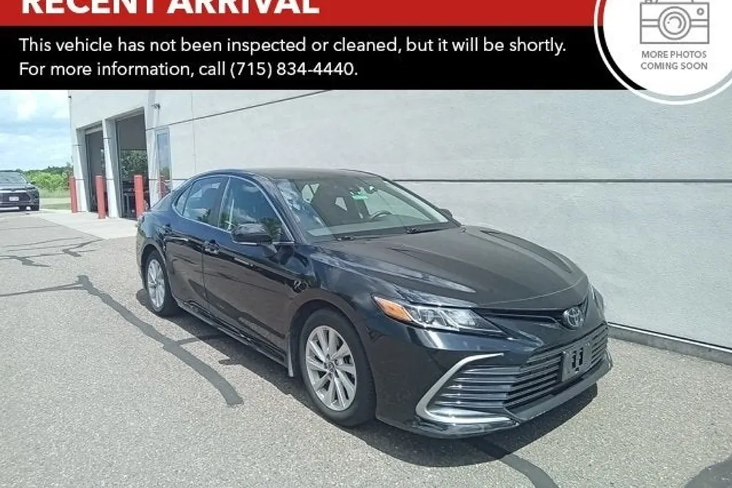 2023 Toyota Camry LE photo 1