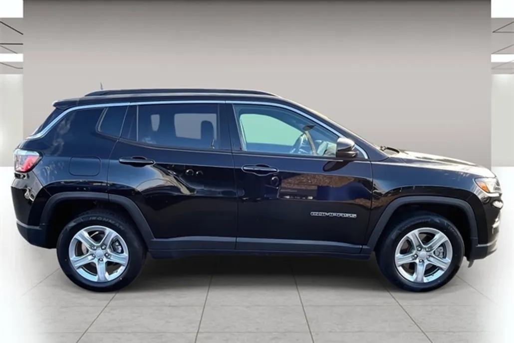 2024 Jeep Compass Latitude photo 1