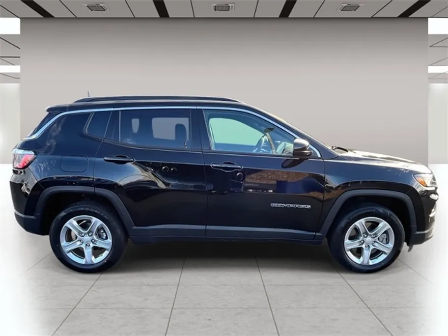 2024 Jeep Compass Latitude photo 1