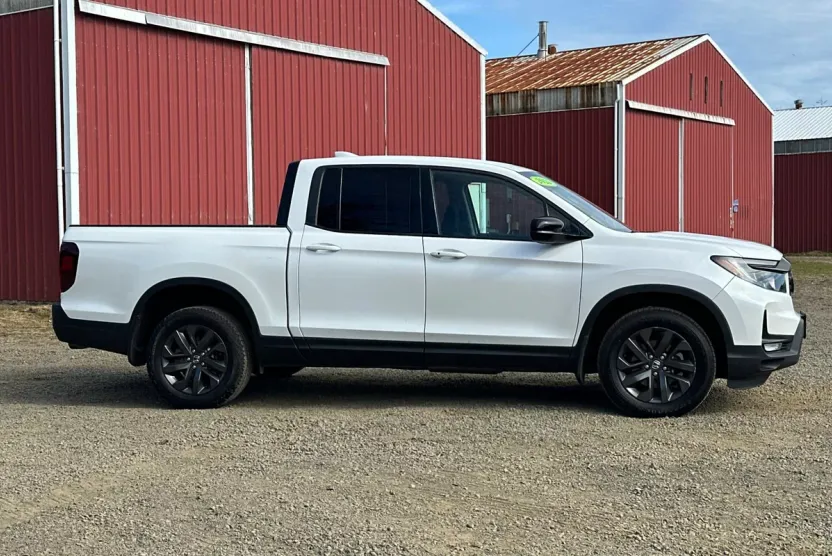 2021 Honda Ridgeline Sport photo 1