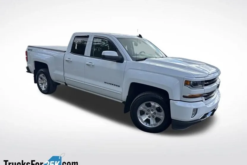 2017 Chevrolet Silverado 1500 LT photo 1