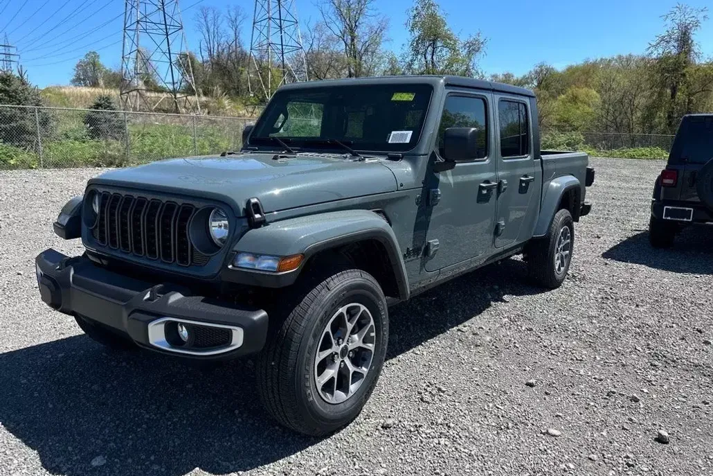 2025 Jeep Gladiator Sport S photo 1