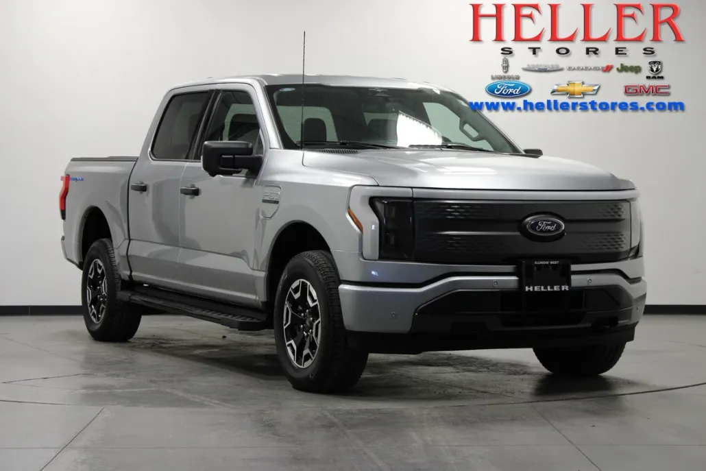 2023 Ford F-150 Lightning XLT photo 1