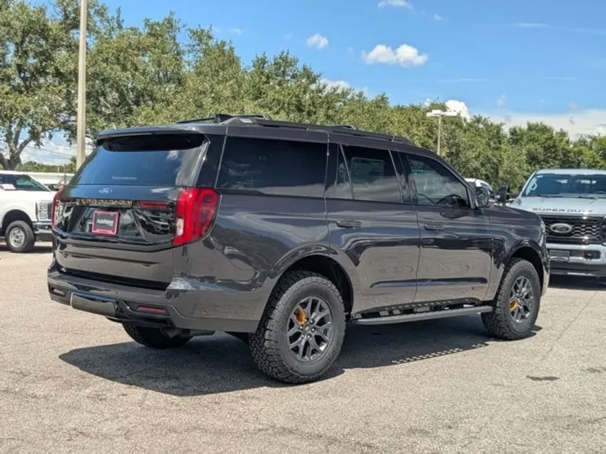 2025 Ford Expedition photo 1