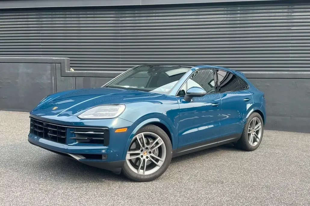 2024 Porsche Cayenne Coupe photo 1