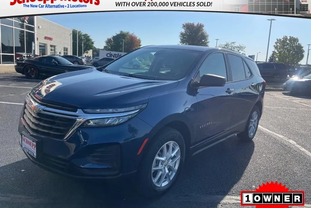2022 Chevrolet Equinox LS photo 1