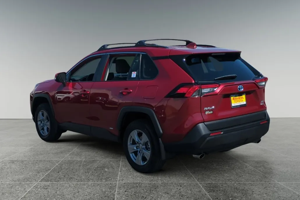 2024 Toyota RAV4 Hybrid XLE photo 1