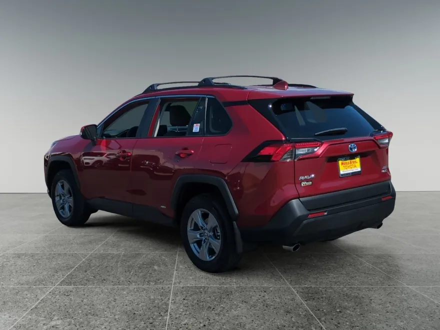 2024 Toyota RAV4 Hybrid XLE photo 1