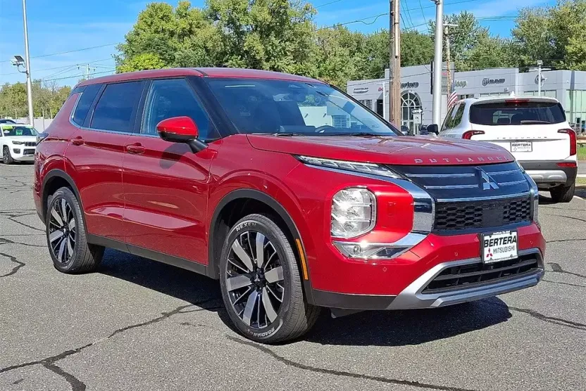2025 Mitsubishi Outlander SE photo 1