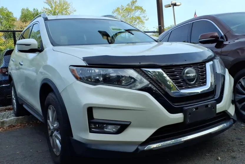 2018 Nissan Rogue SV photo 1