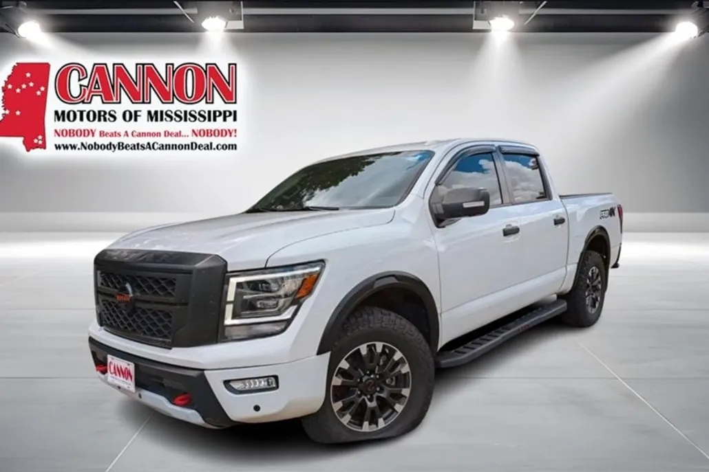 2020 Nissan Titan PRO-4X photo 1