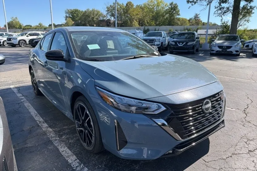 2025 Nissan Sentra SR photo 1