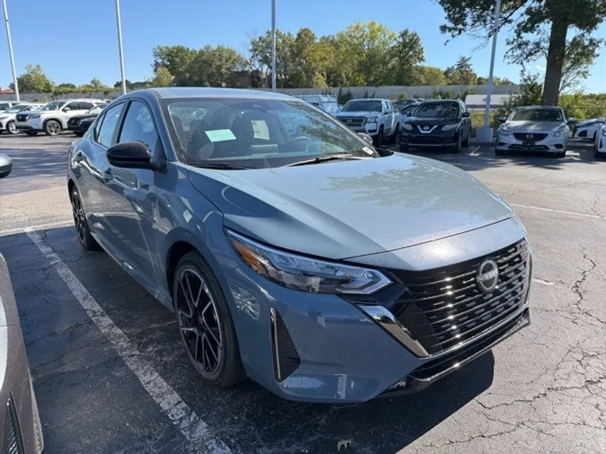 2025 Nissan Sentra SR photo 1